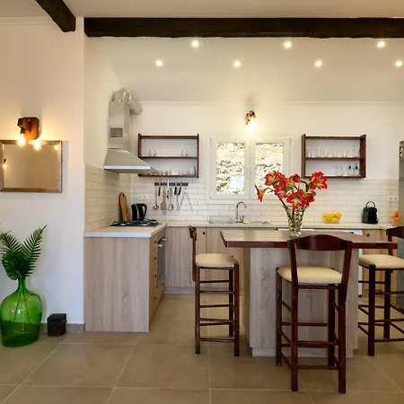 Kaliva Country House With Private Access And Infinity Pool فيلة
