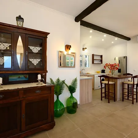 Kaliva Country House With Private Access And Infinity Pool *